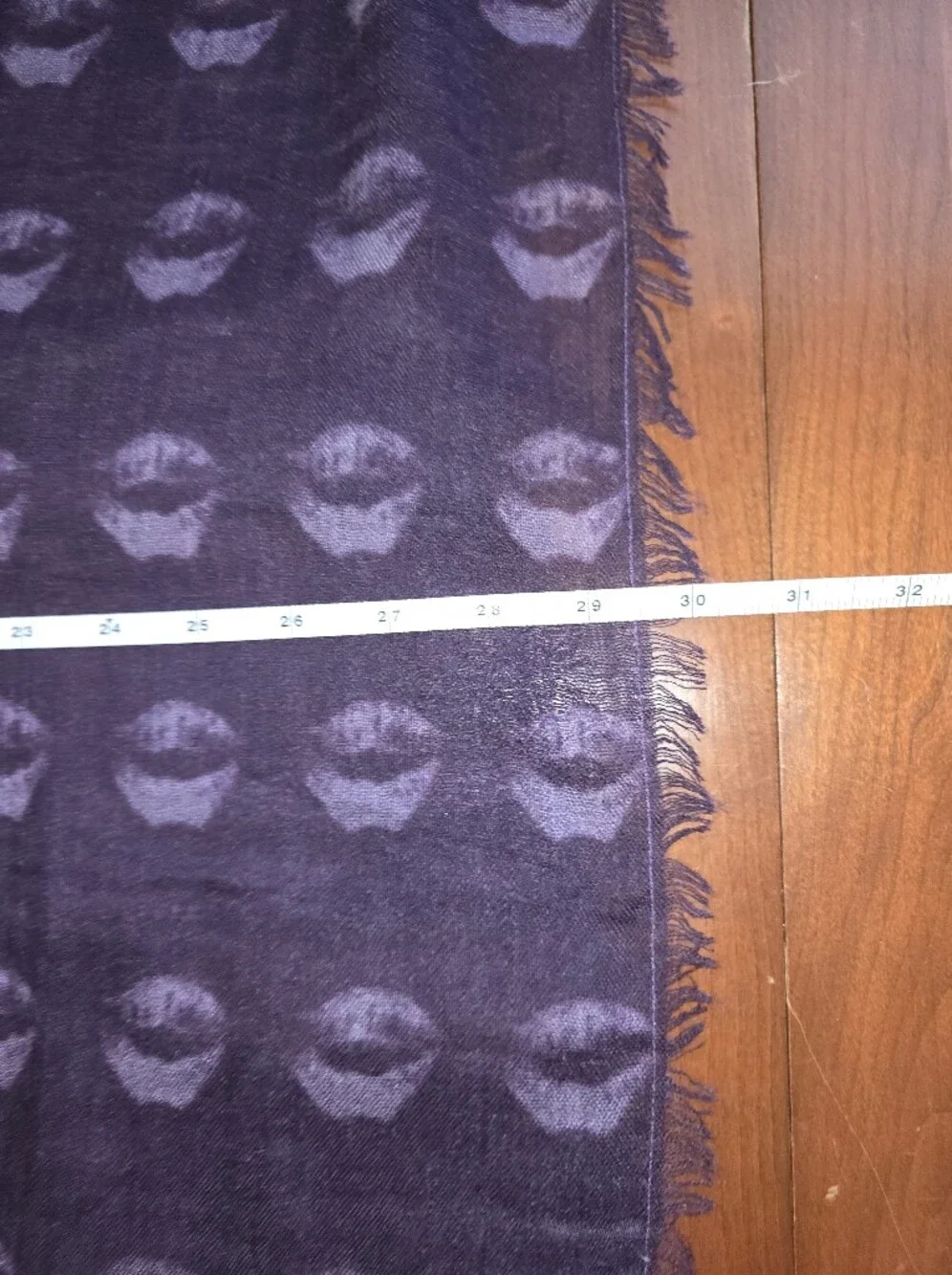 GAP Plush Purple 💜 Lip 💋 Print Scarf, Like New, 30